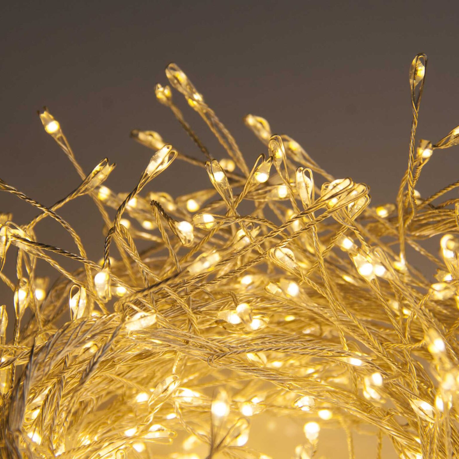 Premium LED Cluster Lights. 480 Warm White LEDs on Silver wire. Plug in